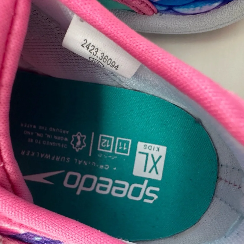 Speedo Water Shoes Pink and Teal Kids Slip-On water shoes size 11/12